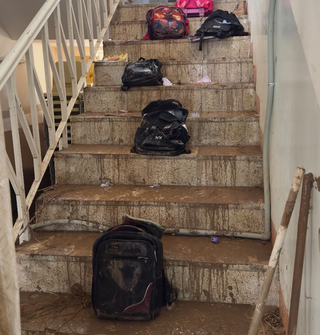 Aid distribution to displaced families